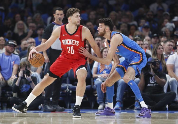 开云体育-5战1胜4负!火箭队雪上加霜!背靠背对阵森林狼,航天城难逃2连败