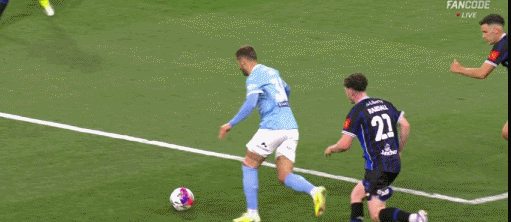 开云体育-墨尔本城2-1逆转奥克兰FC,卡普托点射,梅梅蒂破门