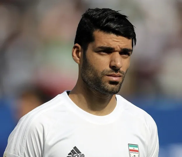 开云体育-战火遮蔽真相，塔雷米的“抉择”让无数网友破防，也让无数网友唏嘘_新浪新闻