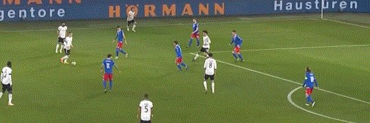 开云体育-【世预赛】穆勒+萨内双响 罗伊斯1射2传 德国9比0胜