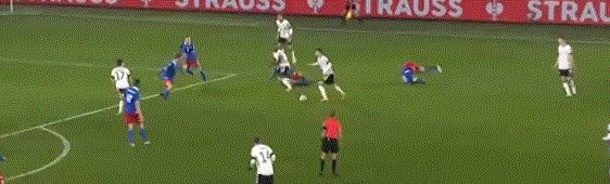 开云体育-【世预赛】穆勒+萨内双响 罗伊斯1射2传 德国9比0胜