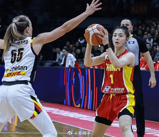 开云体育-媒体人：中国女篮内线攒够了“移动长城”，却外线不行了