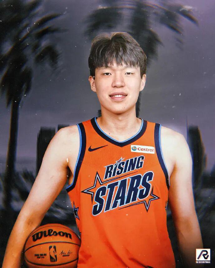 开云体育-18+10+2！恭喜！杨瀚森入选全明星新秀赛！实至名归！