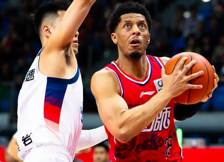 开云体育-CBA最新积分榜:郭艾伦伤退,徐昕17+10,广州93-85爆冷山东排11